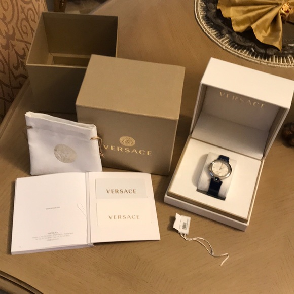 Versace Womens Watch - Picture 14 of 16